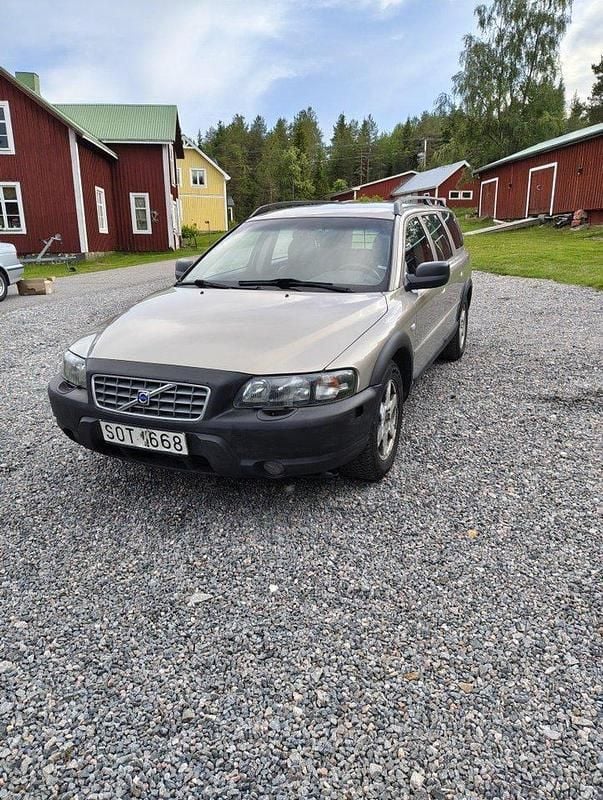 Brun Begagnad 2001 Volvo XC70 SUV | 15 000 kr (Superpris) - Bild 1/4