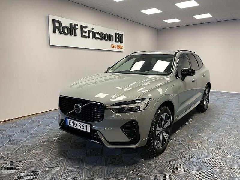 Grå Begagnad 2024 Volvo XC60 Plus SUV | 519 500 kr - Bild 1/4