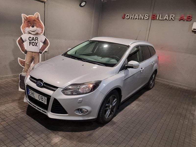 Grå Begagnad 2012 Ford Focus Titanium Kombi | 54 900 kr (Marknadspris) - Bild 1/4
