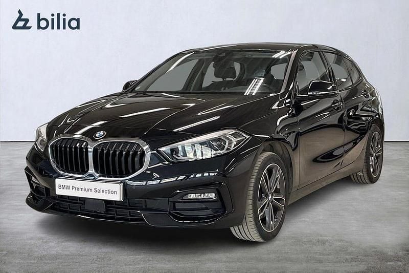 Begagnad BMW 118 Shadowline 136 HK (100 kW) 2022 Svart Halvkombi