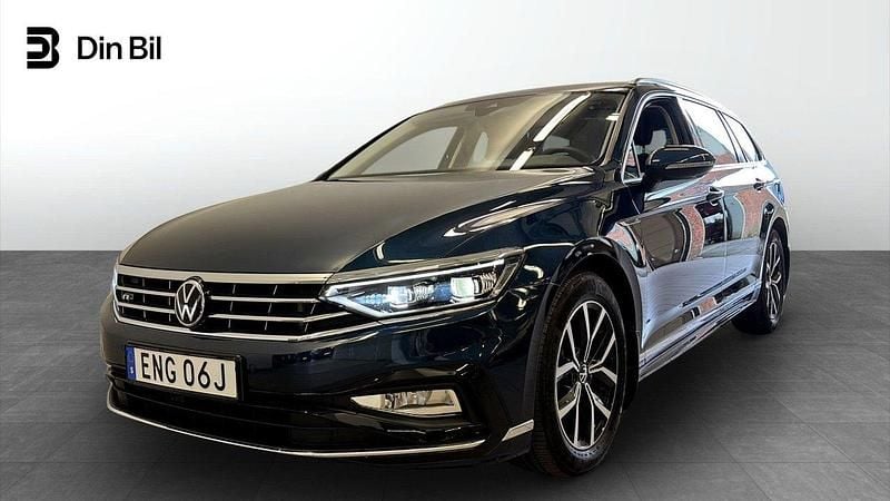 Blå Begagnad 2021 VW Passat GT Kombi | 359 900 kr (Dyr) - Bild 1/4