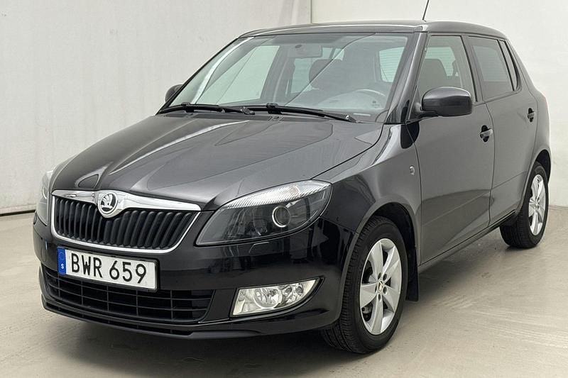 Svart Begagnad 2015 Skoda Fabia Ambition | 66 000 kr (Marknadspris) - Bild 1/4