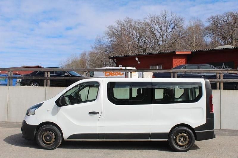 Vit Begagnad 2019 Renault Trafic Minibuss | 229 800 kr (Dyr) - Bild 1/4