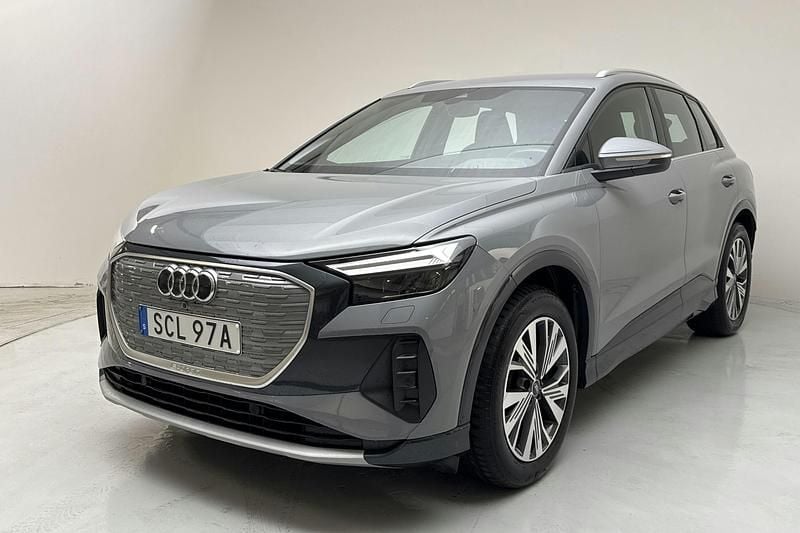 Grå Begagnad 2022 Audi Q4 e-tron Advanced SUV | 339 000 kr - Bild 1/4