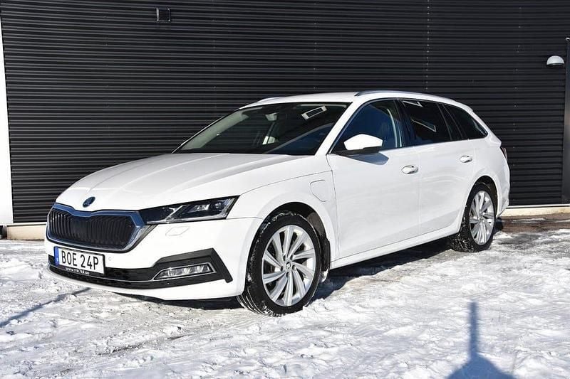 Begagnad Skoda Octavia Style 204 HK (150 kW) 2021 Vit Kombi