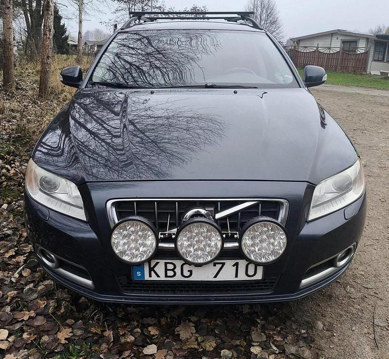 Blå Begagnad 2010 Volvo V70 Momentum Kombi | 48 999 kr (Bra pris) - Bild 1/4