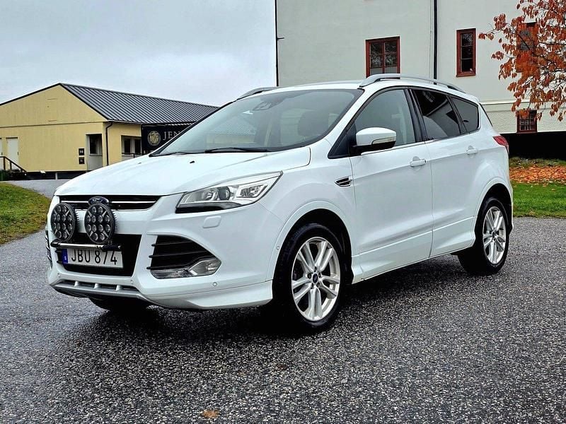 Vit Begagnad 2016 Ford Kuga Titanium X SUV | 89 900 kr (Superpris) - Bild 1/4