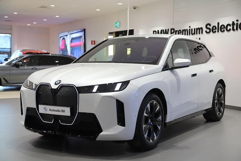 Vit Ny 2026 BMW iX M Sport SUV | 985 000 kr (Bra pris) - Bild 1/2