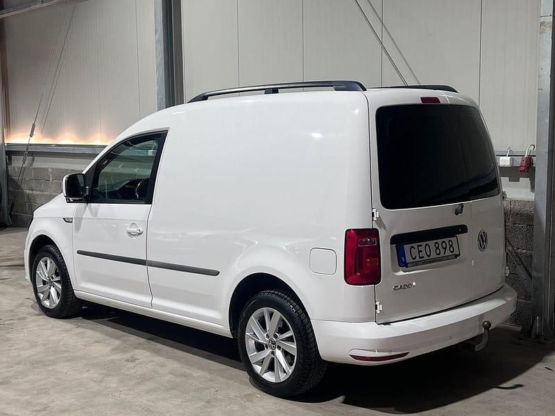 Begagnad VW Caddy 102 HK (75 kW) 2017 Vit Minibuss