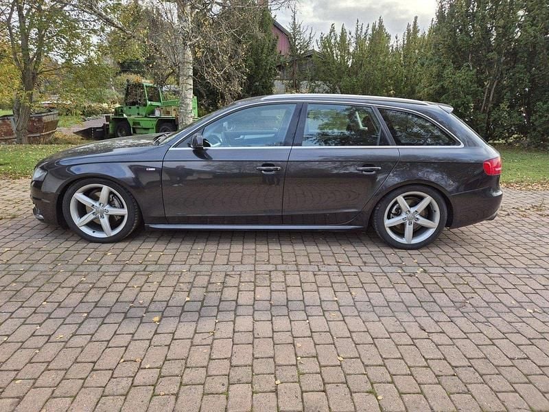 Grå Begagnad 2010 Audi A4 S-Line Kombi | 90 000 kr (Marknadspris) - Bild 1/4