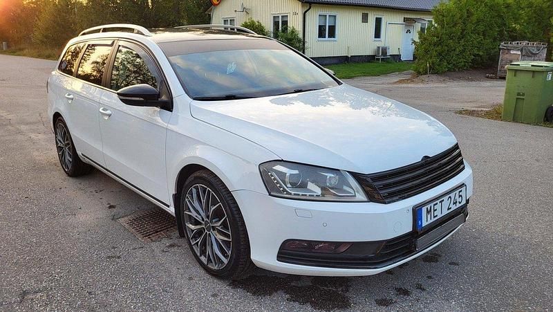 Vit Begagnad 2012 VW Passat Kombi | 75 000 kr (Lite dyr) - Bild 1/4