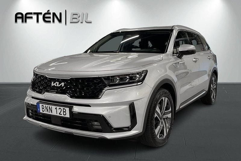 Grå (silky silver metallic) Begagnad 2021 Kia Sorento 2 SUV | 439 800 kr (Marknadspris) - Bild 1/3