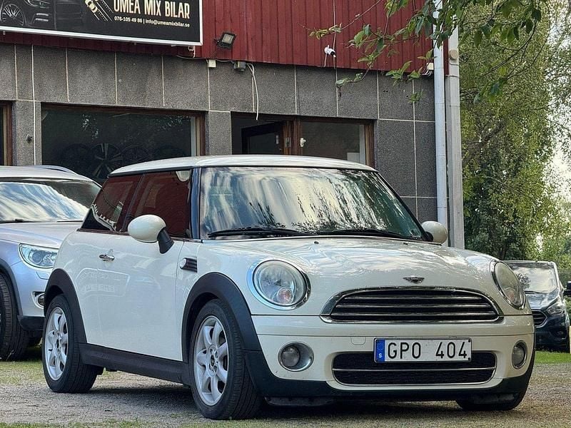 Vit Begagnad 2007 Mini Cooper D Pepper Halvkombi | 48 000 kr (Marknadspris) - Bild 1/4