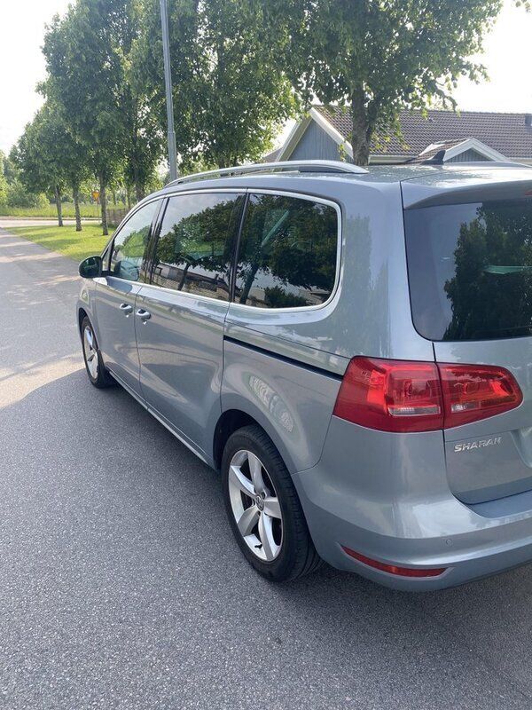 Grå Begagnad 2011 VW Sharan Minibuss | 111 900 kr (Dyr) - Bild 1/4