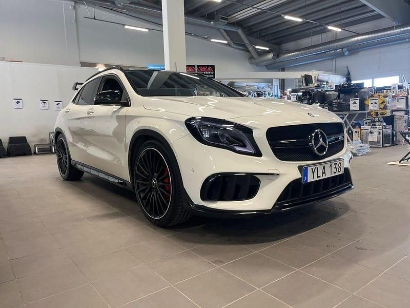 Vit Begagnad 2017 Mercedes GLA45 AMG AMG SUV | 359 900 kr - Bild 1/4