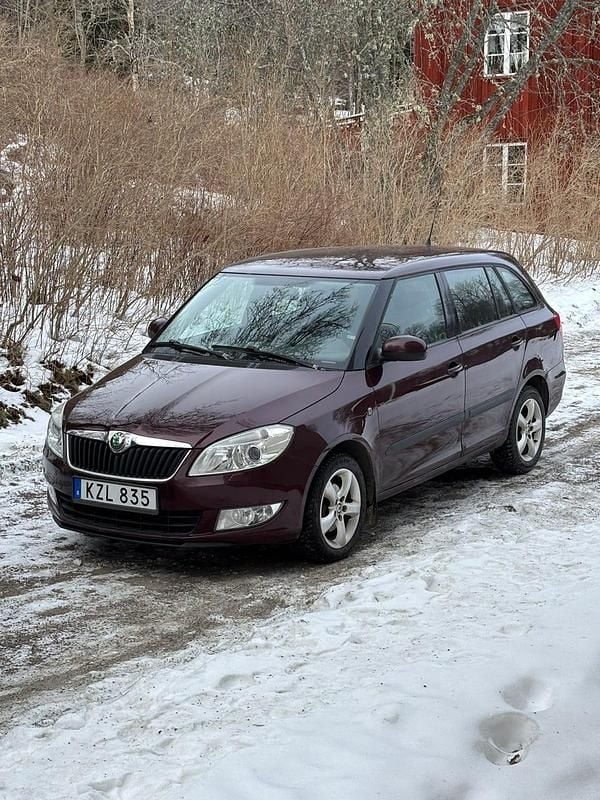Begagnad Skoda Fabia 90 HK (66 kW) 2011 Kombi