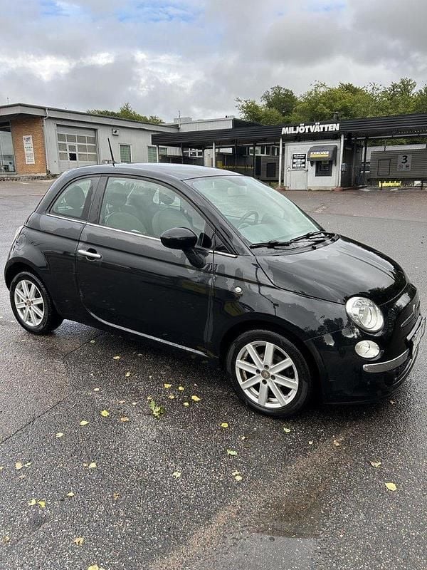 Svart Begagnad 2013 Fiat 500 Lounge Halvkombi | 52 000 kr (Superpris) - Bild 1/4