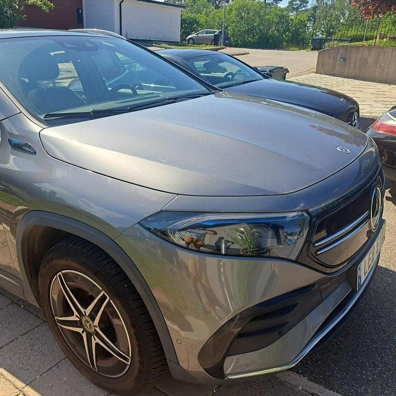 Grå Begagnad 2021 Mercedes EQA250 AMG SUV | 339 000 kr (Superpris) - Bild 1/4