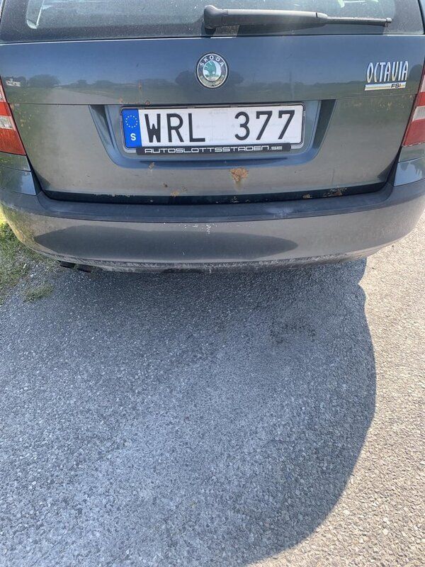 Grå Begagnad 2005 Skoda Octavia Kombi | 12 000 kr (Marknadspris) - Bild 1/4