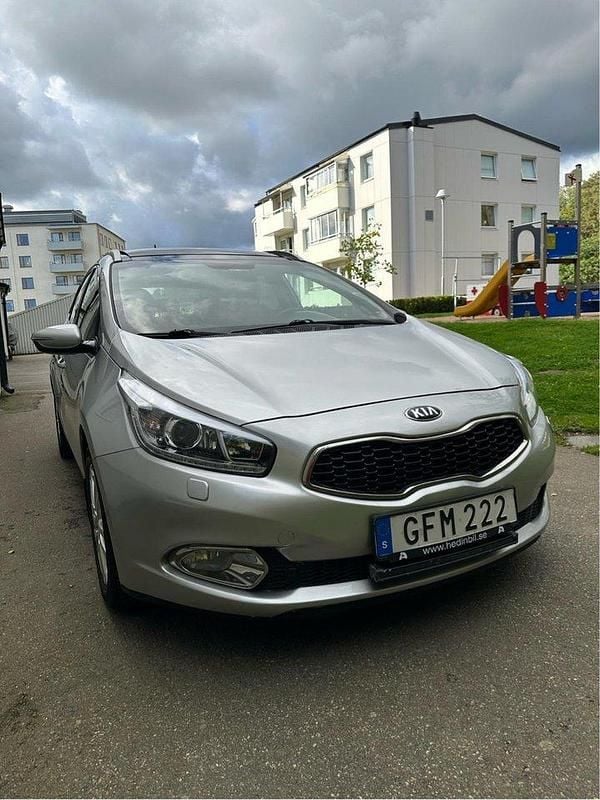 Grå Begagnad 2015 Kia Ceed 2 Kombi | 80 000 kr (Marknadspris) - Bild 1/4