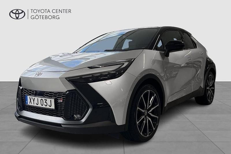 Silver Begagnad 2024 Toyota C-HR Edition SUV | 419 900 kr (Marknadspris) - Bild 1/4