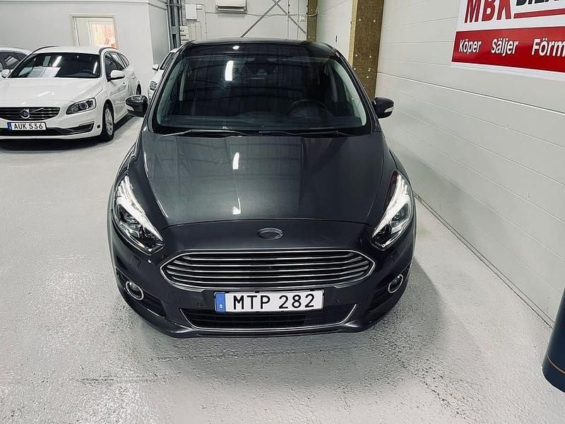 Begagnad Ford S-MAX S 180 HK (132 kW) 2016 Grå Minibuss