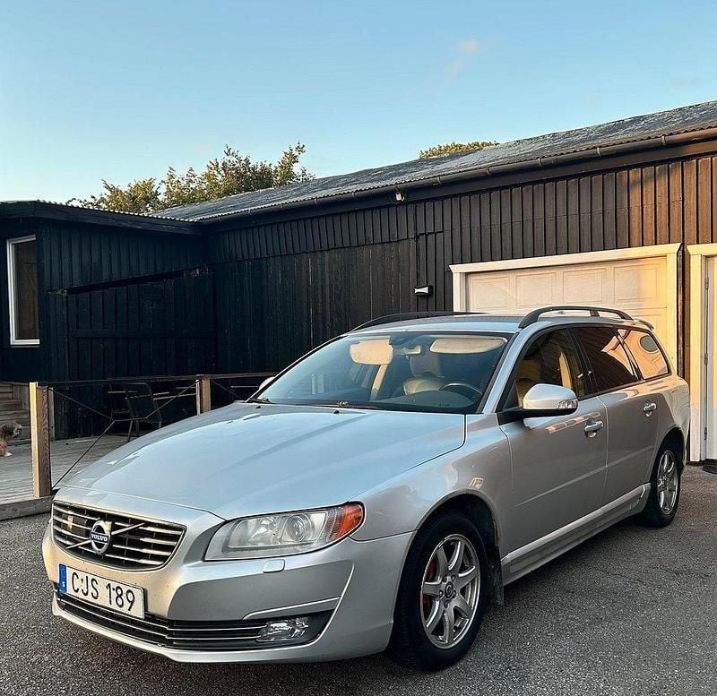 Ljusgrå Begagnad 2007 Volvo V70 Momentum Kombi | 34 900 kr - Bild 1/4
