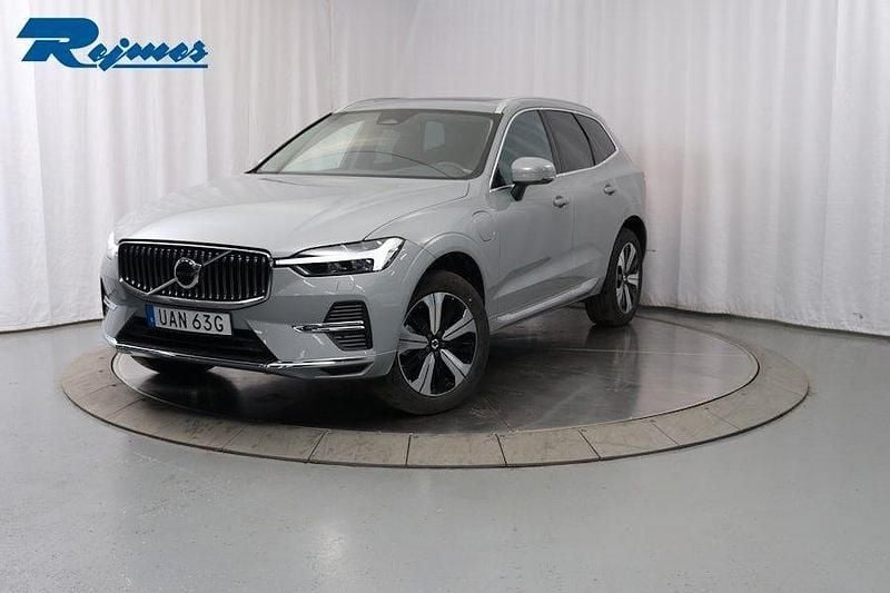 Grå Begagnad 2024 Volvo XC60 Core SUV | 534 900 kr (Marknadspris) - Bild 1/4