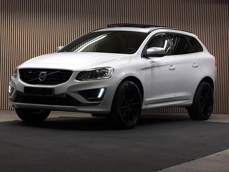 Vit Begagnad 2015 Volvo XC60 R-Design SUV | 214 900 kr (Marknadspris) - Bild 1/4