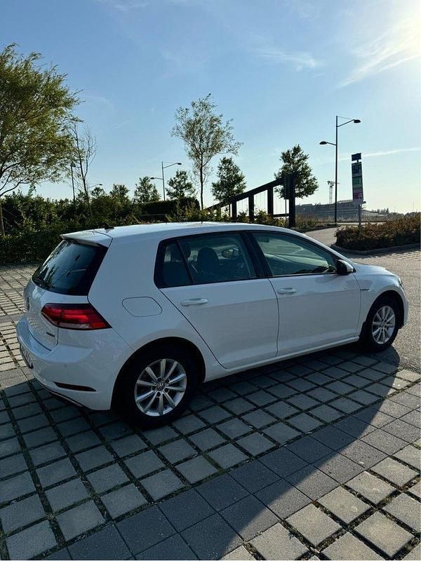 Vit Begagnad 2019 VW Golf VII Halvkombi | 119 900 kr (Superpris) - Bild 1/4
