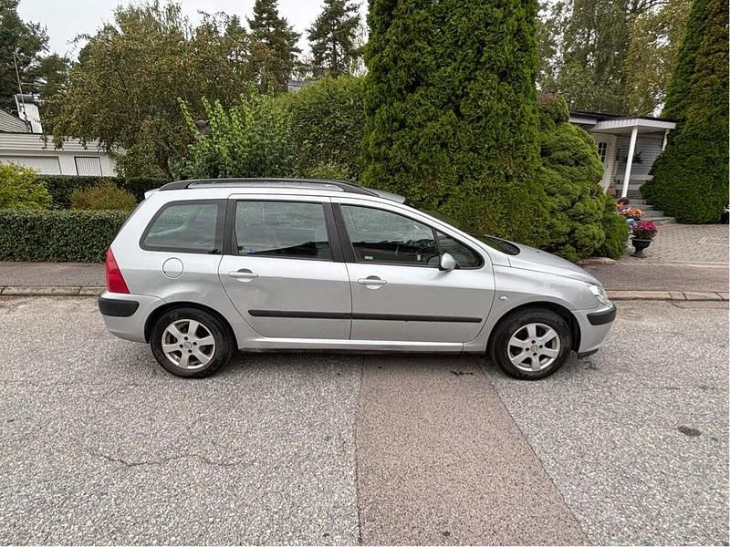 Grå Begagnad 2004 Peugeot 307 Kombi | 15 000 kr (Marknadspris) - Bild 1/4
