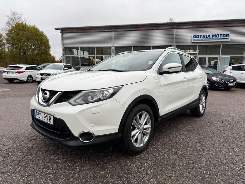 Vit Begagnad 2015 Nissan Qashqai SUV | 127 900 kr (Marknadspris) - Bild 1/4