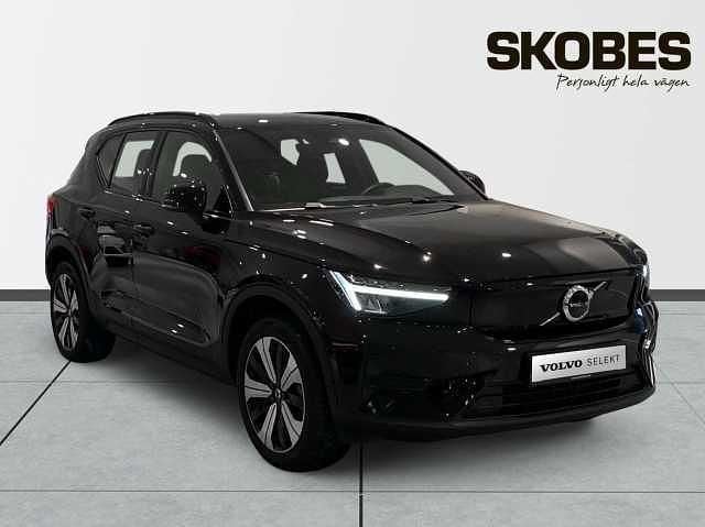 Svart Begagnad 2023 Volvo XC40 Core SUV | 339 600 kr (Superpris) - Bild 1/3