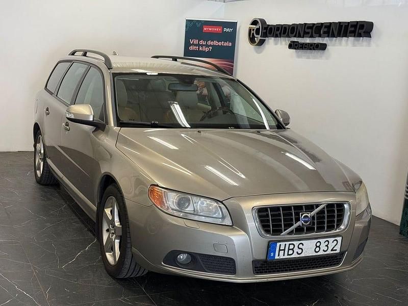 Ljusbrun Begagnad 2008 Volvo V70 Momentum Kombi | 59 900 kr (Marknadspris) - Bild 1/4