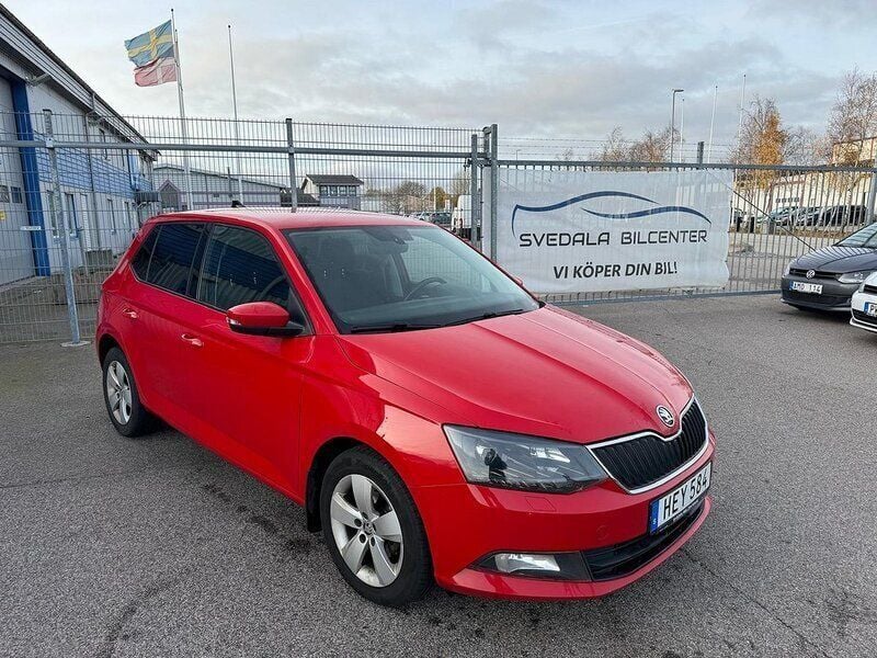 Röd Begagnad 2017 Skoda Fabia Style Halvkombi | 89 000 kr (Marknadspris) - Bild 1/4