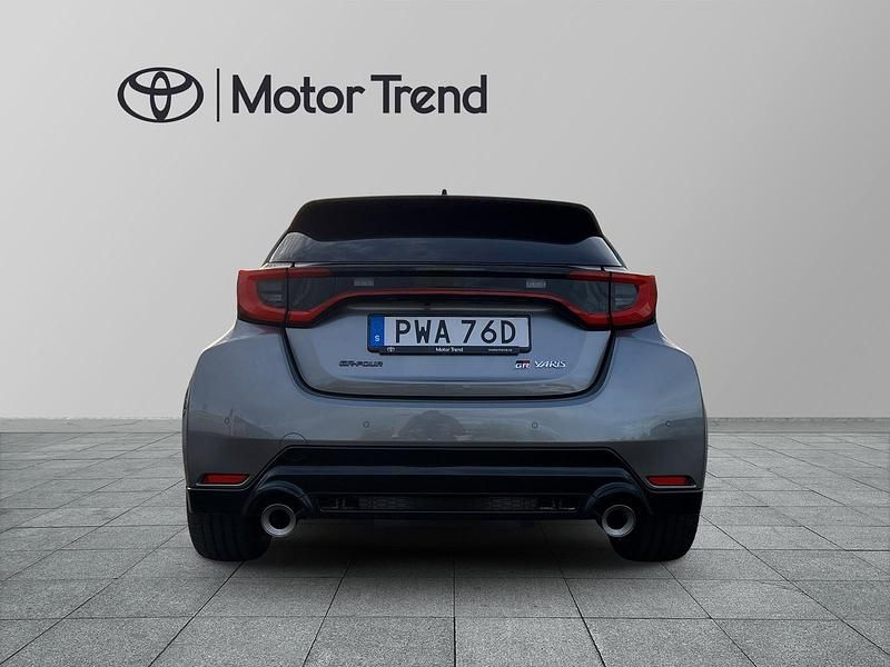 Begagnad Toyota Yaris 283 HK (208 kW) 2024 Silver Halvkombi