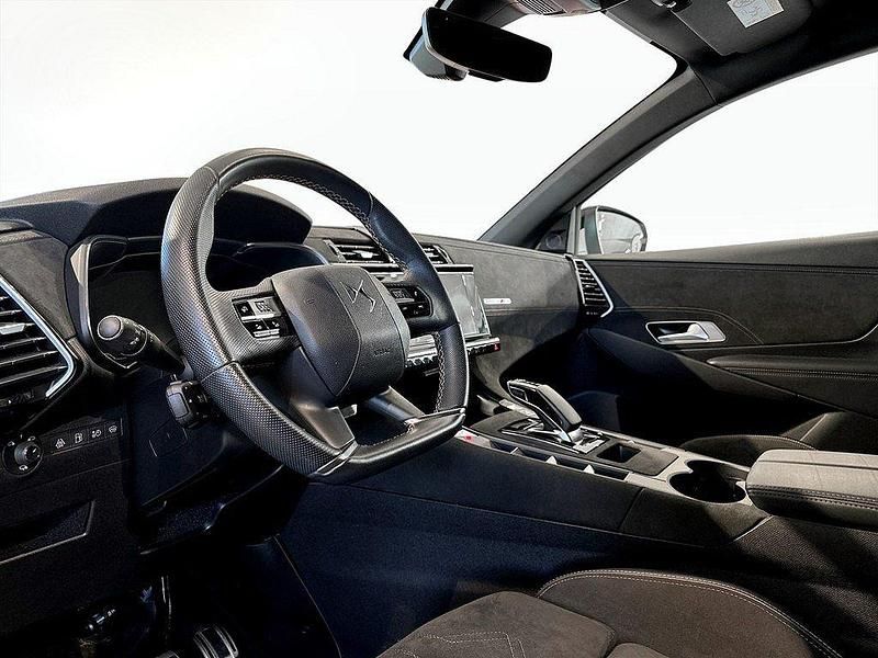 Begagnad DS Automobiles DS7 Crossback Business 301 HK (221 kW) 2021 Vit SUV