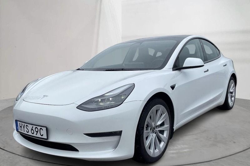 Vit Begagnad 2021 Tesla Model 3 Sedan | 260 000 kr (Bra pris) - Bild 1/4