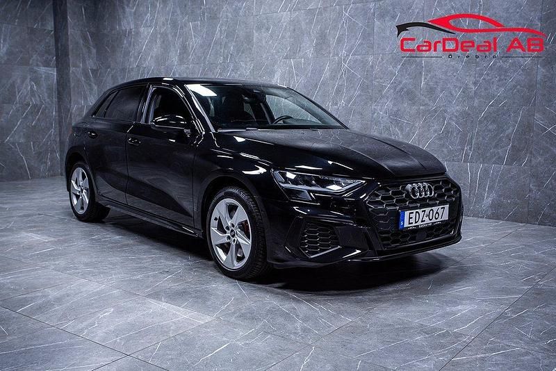 Svart Begagnad 2021 Audi A3 Sportback e-tron S-Line Sedan | 284 800 kr (Marknadspris) - Bild 1/4