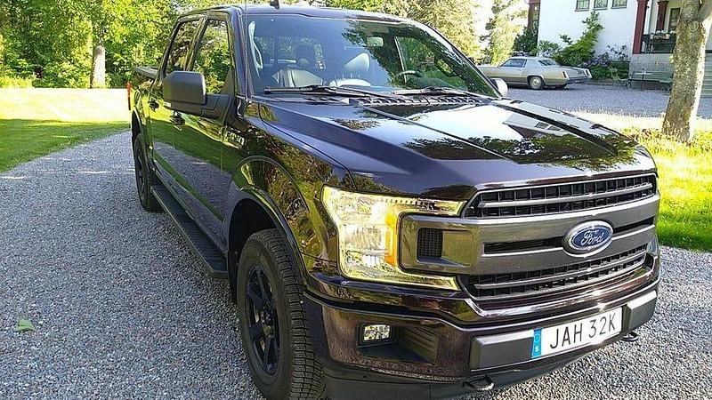 Begagnad Ford F-150 XLT 375 HK (275 kW) 2020 Rödbrun Pickup