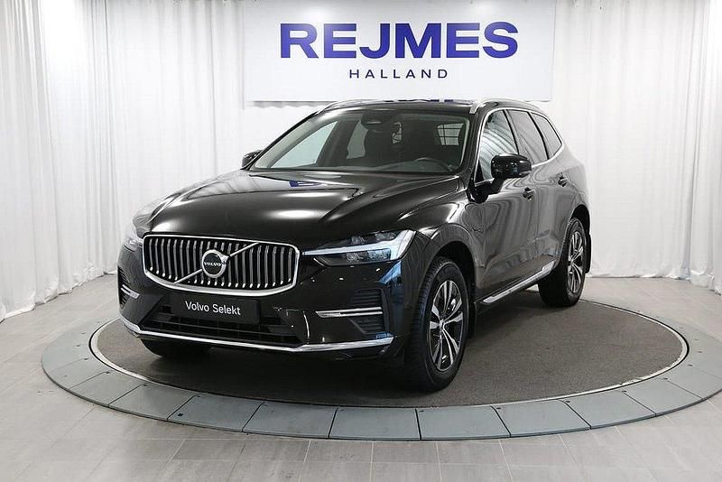 Svart Begagnad 2022 Volvo XC60 Core SUV | 469 500 kr (Marknadspris) - Bild 1/4