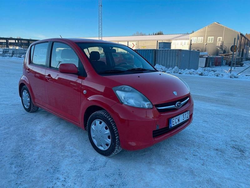 Röd Begagnad 2007 Subaru Justy Halvkombi | 24 900 kr - Bild 1/4