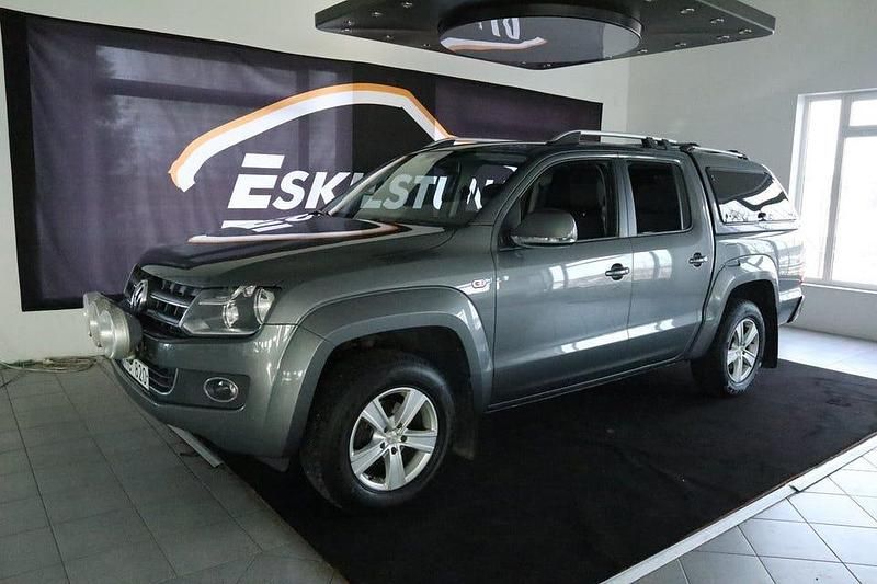 Grå Begagnad 2013 VW Amarok Highline Pickup | 179 500 kr (Marknadspris) - Bild 1/4