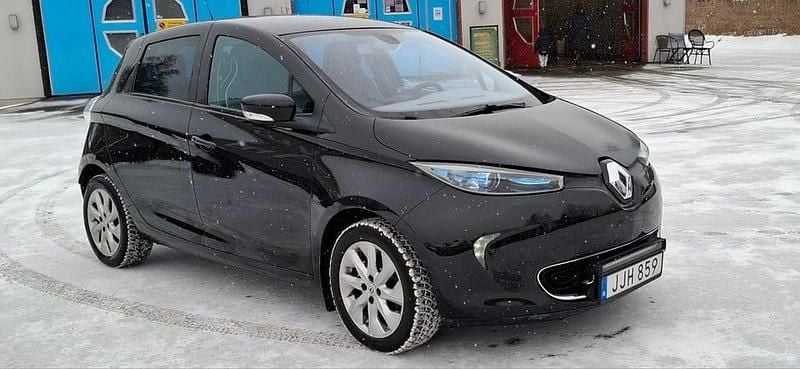 Begagnad Renault Zoe 64 kW (88 HK) 2015 Svart Halvkombi