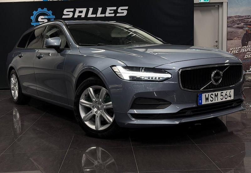 Ljusblå Begagnad 2018 Volvo V90 Kinetic Kombi | 159 000 kr (Marknadspris) - Bild 1/4