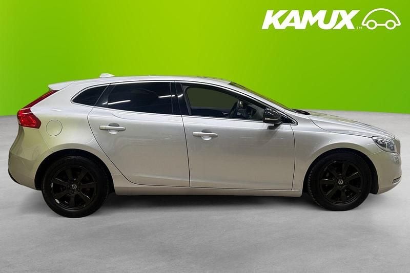 Begagnad Volvo V40 Momentum 115 HK (84 kW) 2015 Silver/grå Halvkombi