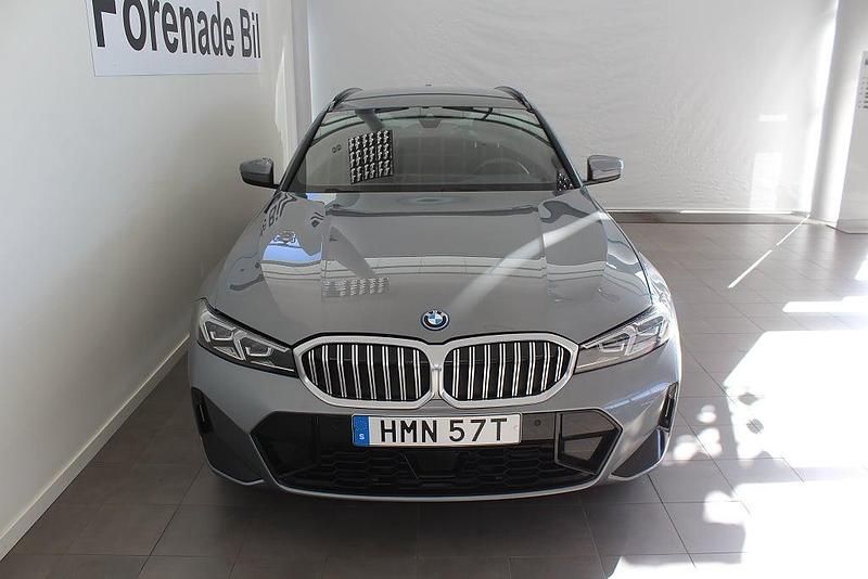Begagnad BMW 330e M Sport 184 HK (135 kW) 2023 Grå Kombi
