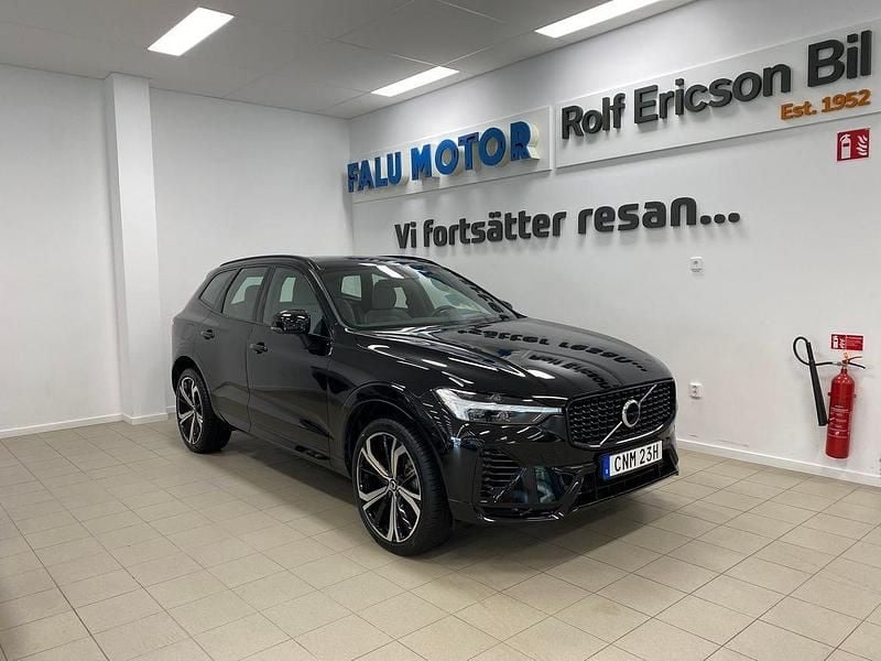 Svart Begagnad 2025 Volvo XC60 Plus SUV | 579 500 kr (Lite dyr) - Bild 1/4