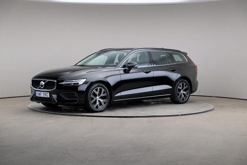 Svart Begagnad 2022 Volvo V60 Momentum Kombi | 289 000 kr (Marknadspris) - Bild 1/4