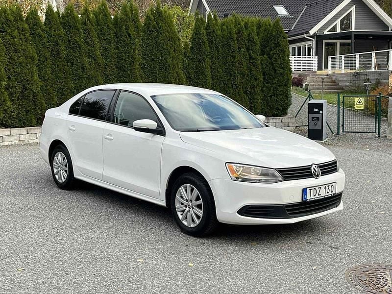 Vit Begagnad 2011 VW Jetta SE Sedan | 54 900 kr - Bild 1/4